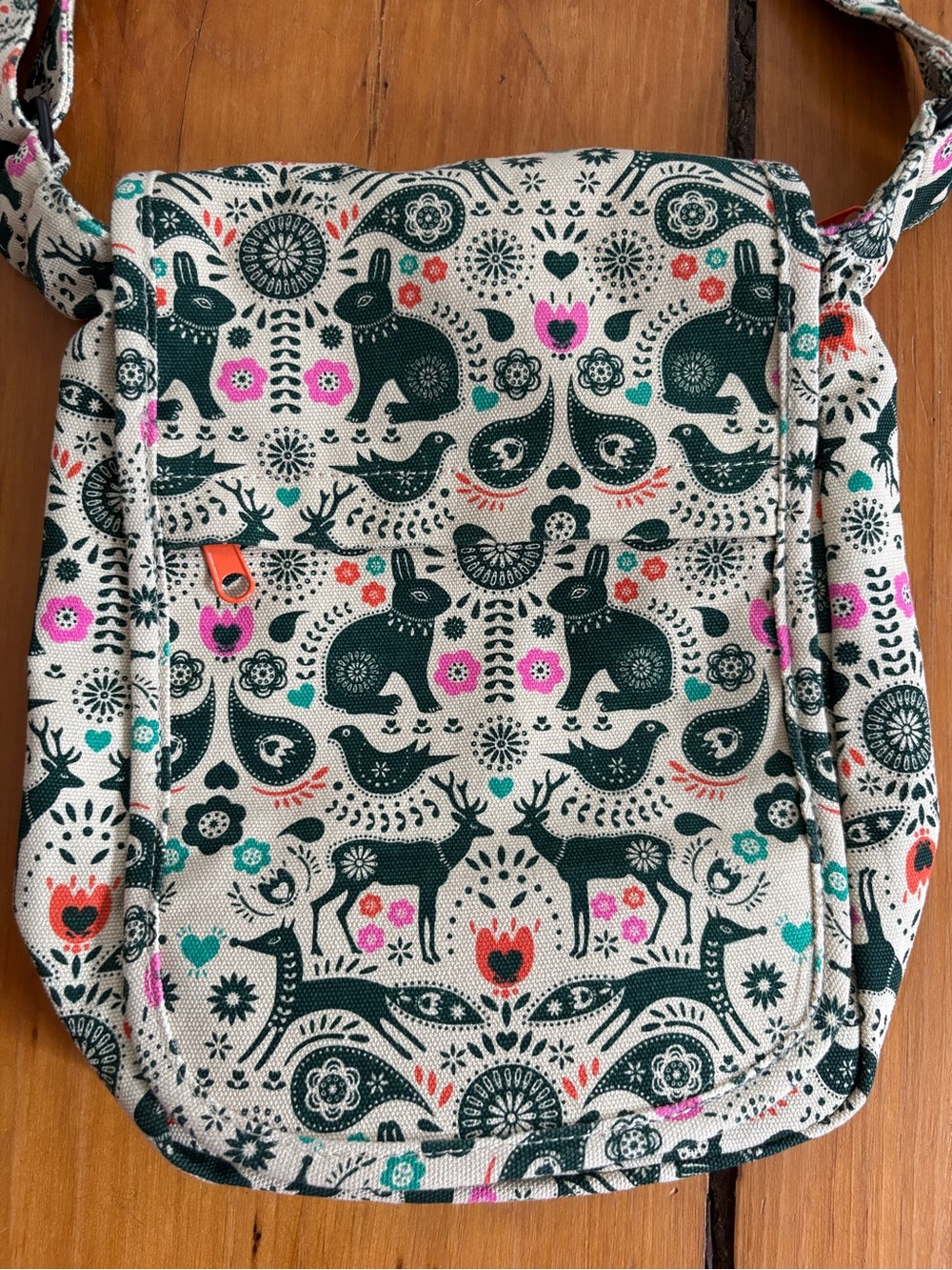 RARE KAVU Kicker Crossbody Bag in Cozy Critters Rabbit Bird Deer Flowers Outdoor - Picture 2 of 13